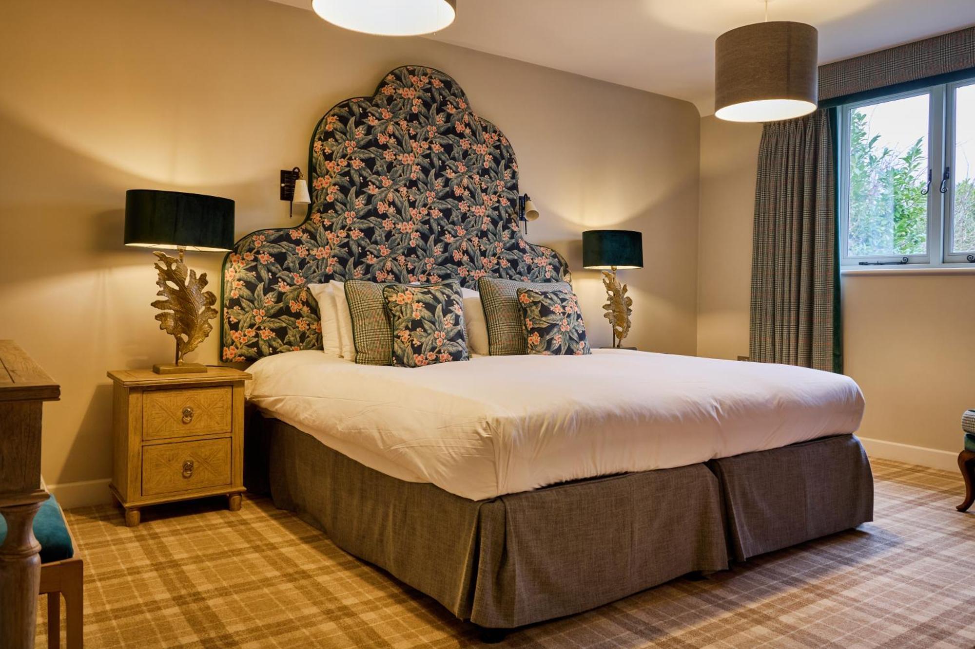 The Harcourt Arms Hotel Stanton Harcourt Cameră foto A bedroom at The Old parsonage