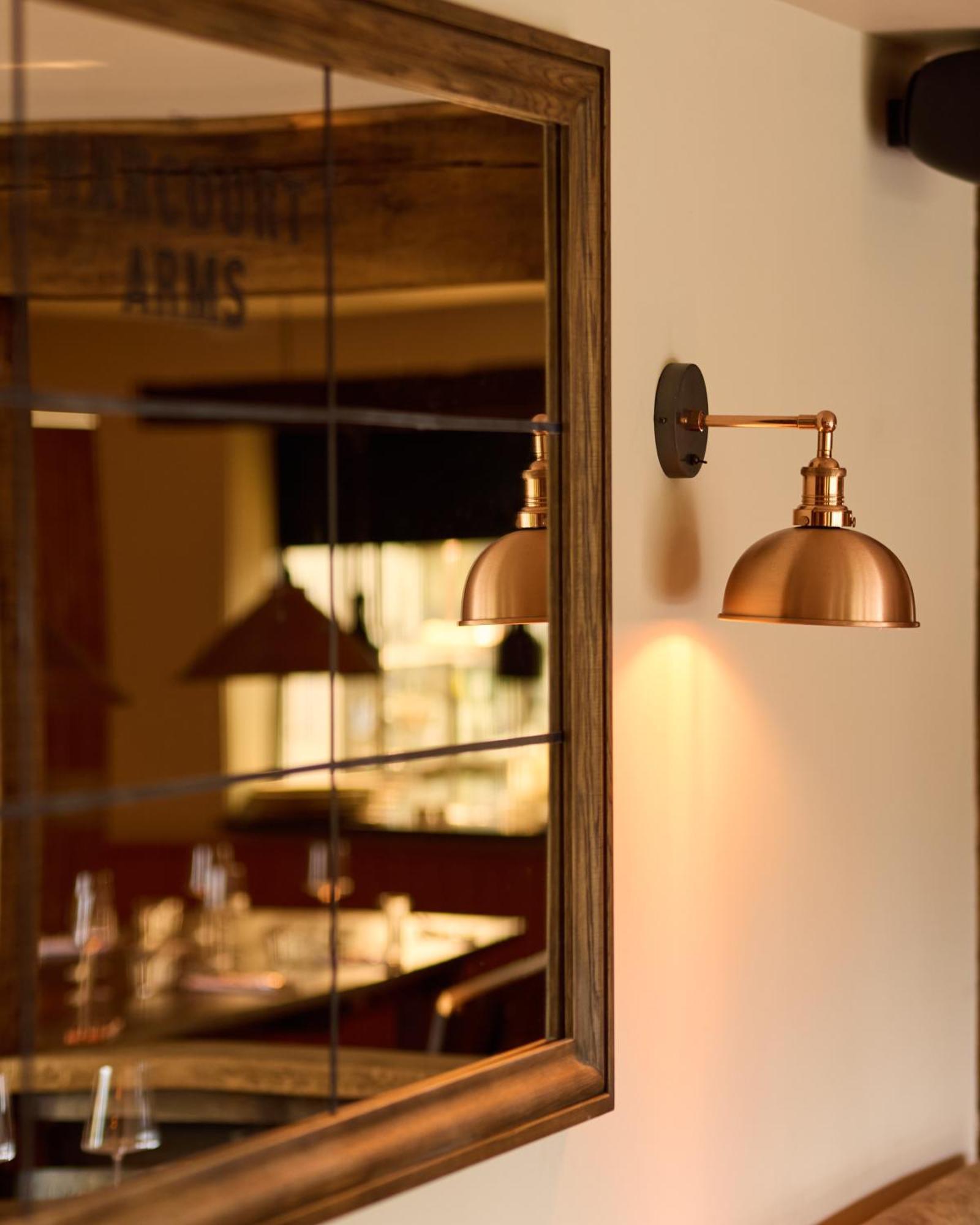 The Harcourt Arms Hotel Stanton Harcourt Exterior foto A wall light